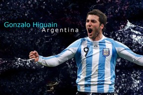 曼联在激烈争夺中取胜，积分追赶榜首队伍