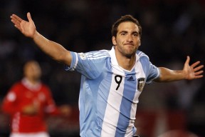 浙江雄狮在训练中注重攻防转换节奏，雄狮建筑装饰股份有限公司